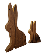 Set aus zwei Osterhasen in Seitenansicht. Die Hasen haben unterschiedliche Größen und wurden in Handarbeit in Tirol gefertigt. Schöne Osterdeko. 