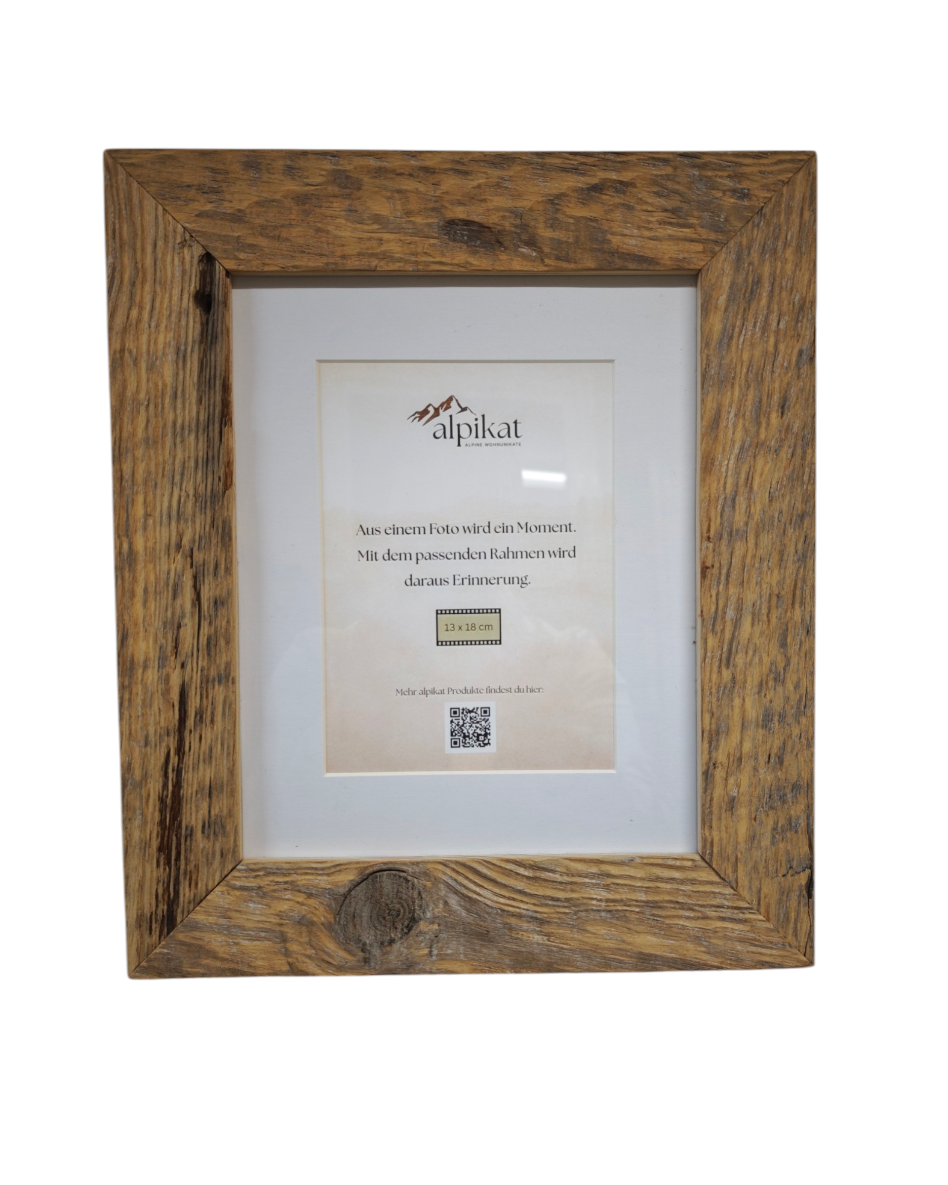 Bilderrahmen aus hellem Altholz mit Passepartoutausschnitt für das Fotoformat 13x18cm. 