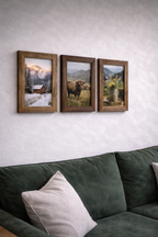 Drei Bilderrahmen an der Wand hängend aus Altholz für das Fotoformat 13x18cm.