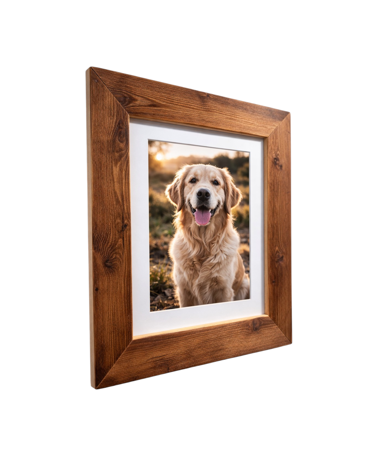 Bilderrahmen aus Altholz mit Passepartoutausschnitt für das Fotoformat 10x15cm in der Seitenansicht. 