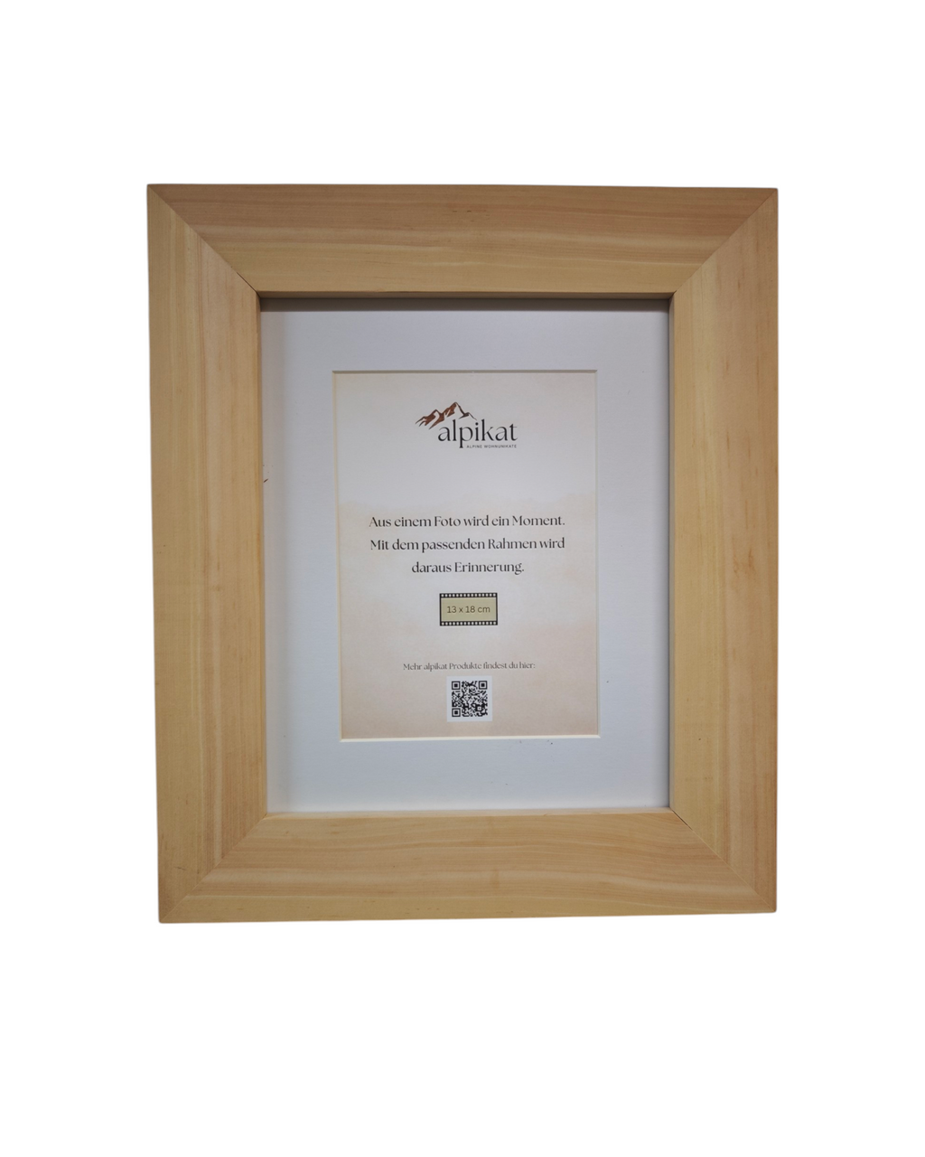 Handgefertigter Bilderrahmen aus Zirbenholz mit Passepartout für Fotos im Format 10x15cm. Zirbenholz besticht durch charakteristischen Geruch. 
