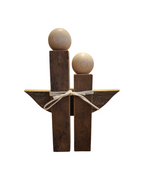 Dekoratives Engel Duo aus Holz mit Schleife