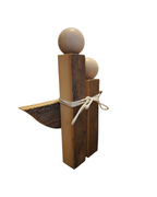 Engel aus Altholz zur dekorativen Raumgestaltung. 