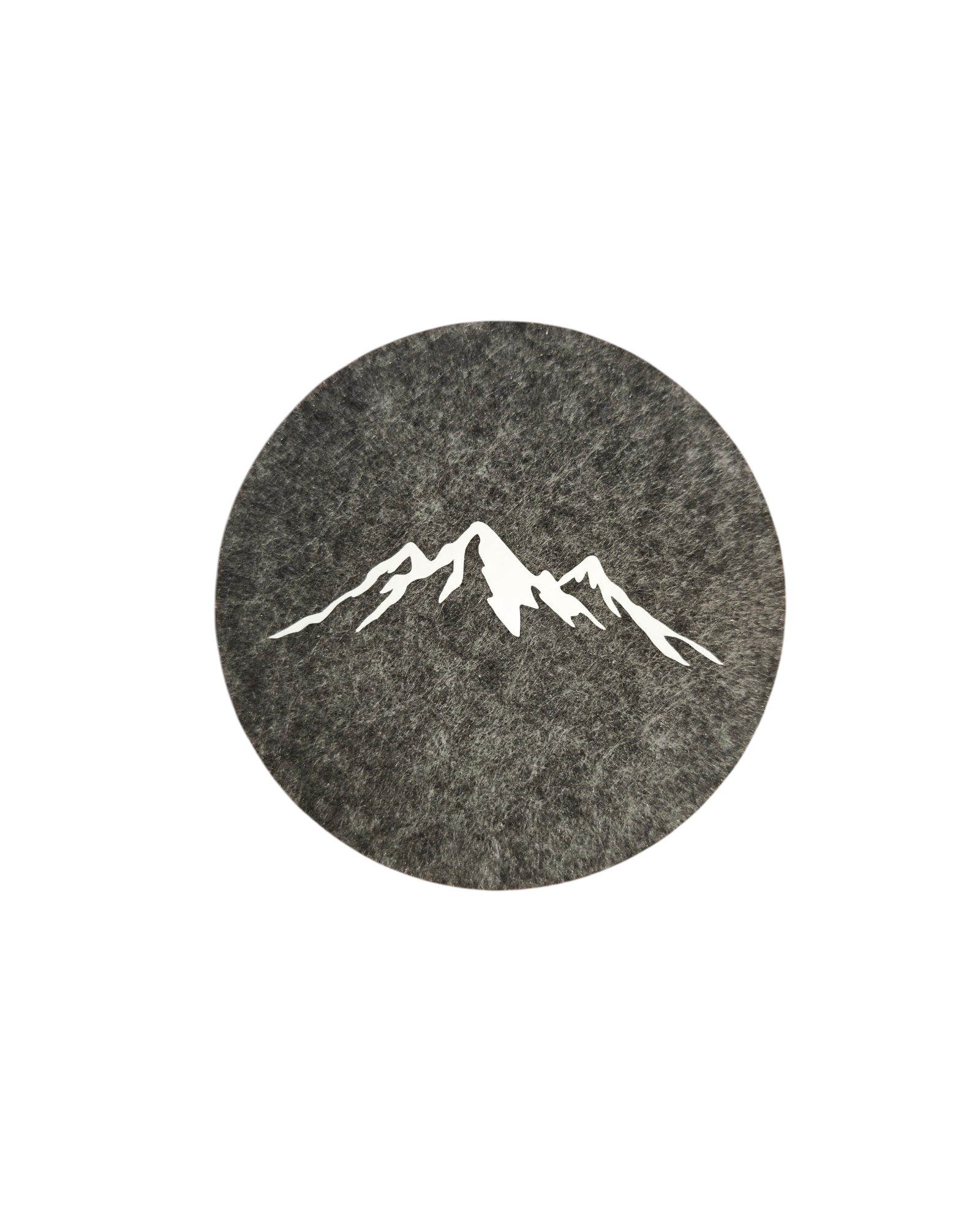 Untersetzer in dunkelgrauem Filz mit weißem Bergmotiv. 